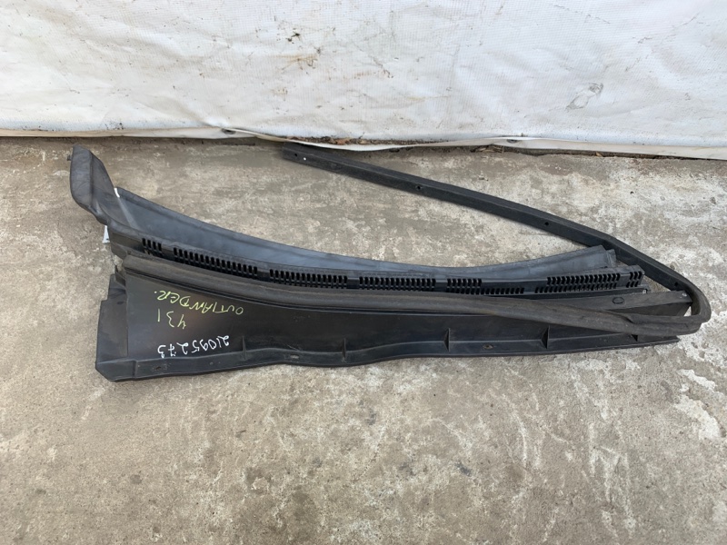 Пластик под лобовое стекло / Жабо правый MITSUBISHI OUTLANDER XL 05-13