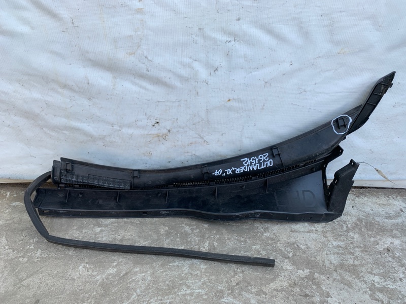 Пластик под лобовое стекло / Жабо правый OUTLANDER XL 05-13