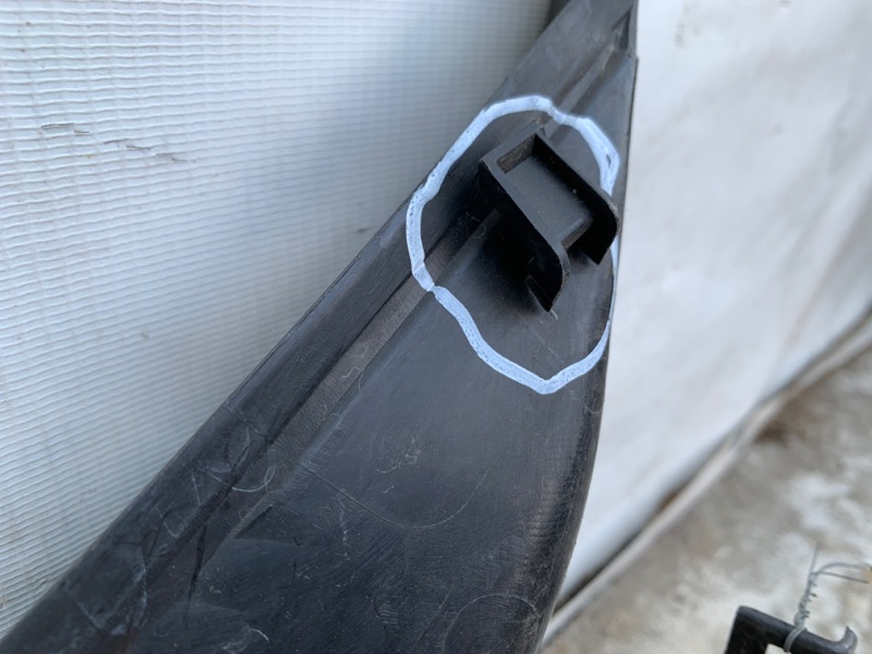 Пластик под лобовое стекло / Жабо правый OUTLANDER XL 05-13