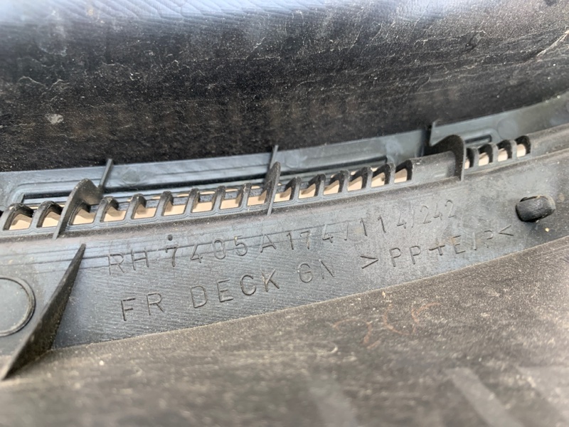 Пластик под лобовое стекло / Жабо правый OUTLANDER XL 05-13