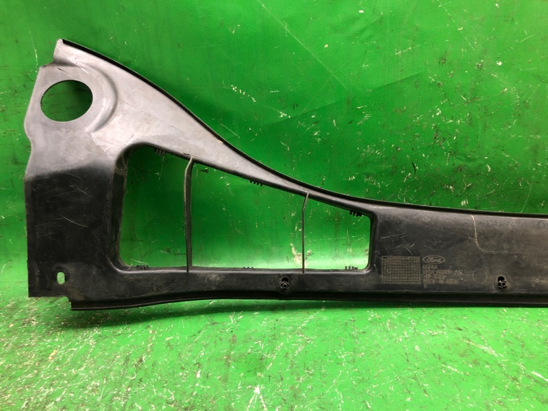 Пластик под лобовое стекло / Жабо FOCUS 10-18