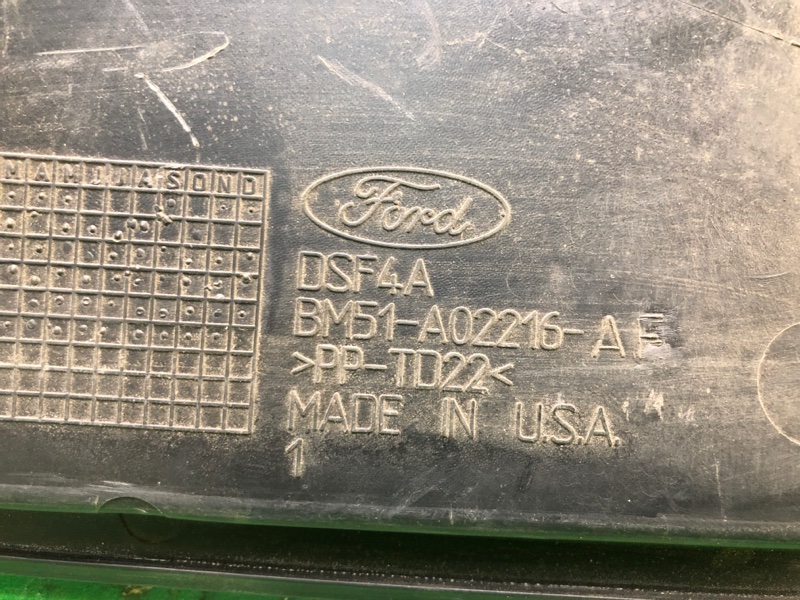 Пластик под лобовое стекло / Жабо FOCUS 10-18