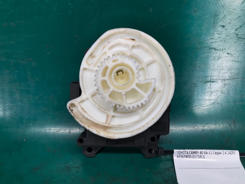 Запчасть моторчик заслонки печки TOYOTA CAMRY 40 06-11 2008 Седан 2.4 2AZFE 87106-07110 Б/У Моторчик заслонки печки TOYOTA CAMRY 40 06-11 2008 Седан 2.4 2AZFE 87106-07110 Б/У