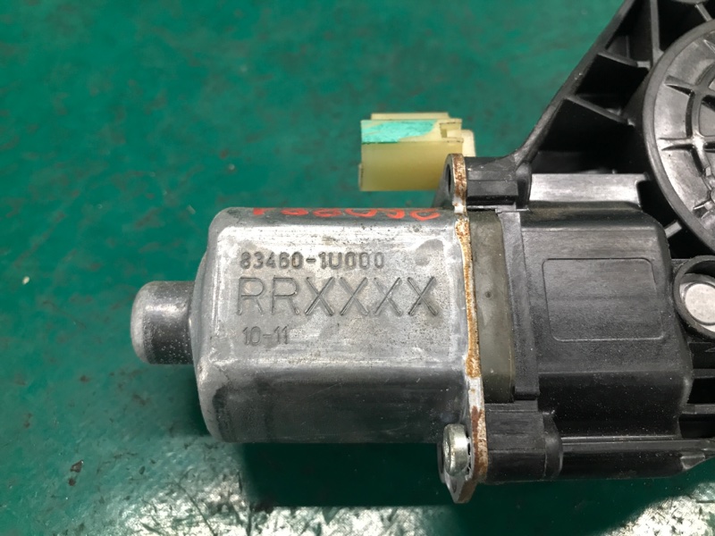 Моторчик стеклоподъемника задний правый SORENTO XM 09-14 2010 Внедорожник 2.4 G4KE Моторчик стеклоподъемника задний правый SORENTO XM 09-14 2010 Внедорожник 2.4 G4KE