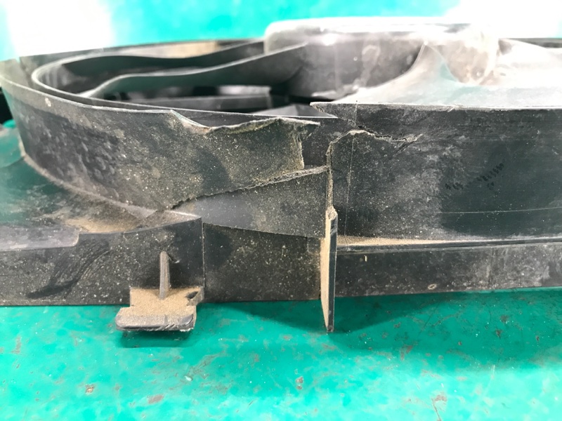 Диффузор вентилятора основного радиатора QX30 16-20 2018 Внедорожник 2.0 20PET Диффузор вентилятора основного радиатора QX30 16-20 2018 Внедорожник 2.0 20PET