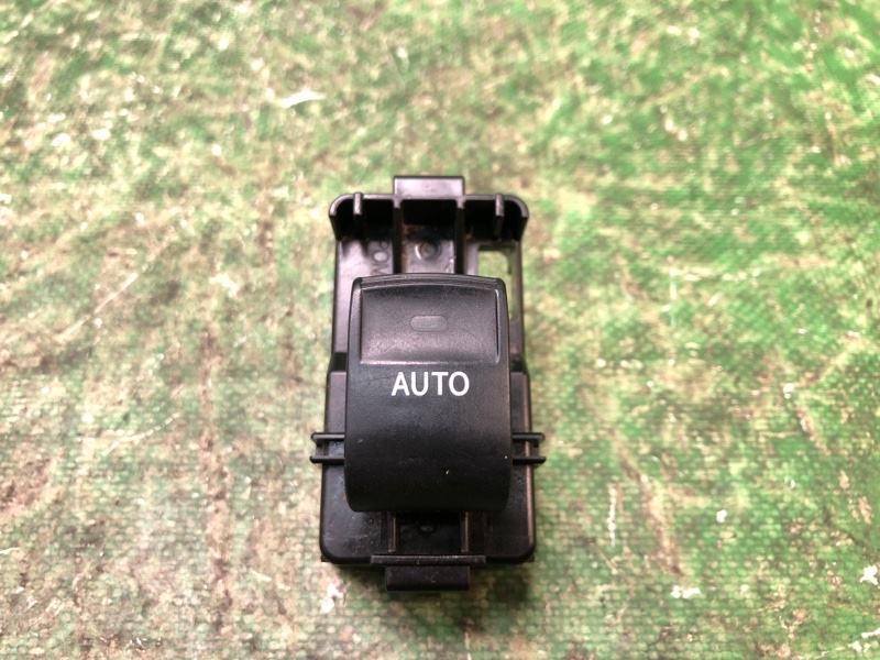 Запчасть кнопка стеклоподъемника передняя правая TOYOTA VENZA 09-16 84810-33120 Б/У Кнопка стеклоподъемника передняя правая TOYOTA VENZA 09-16 84810-33120 Б/У