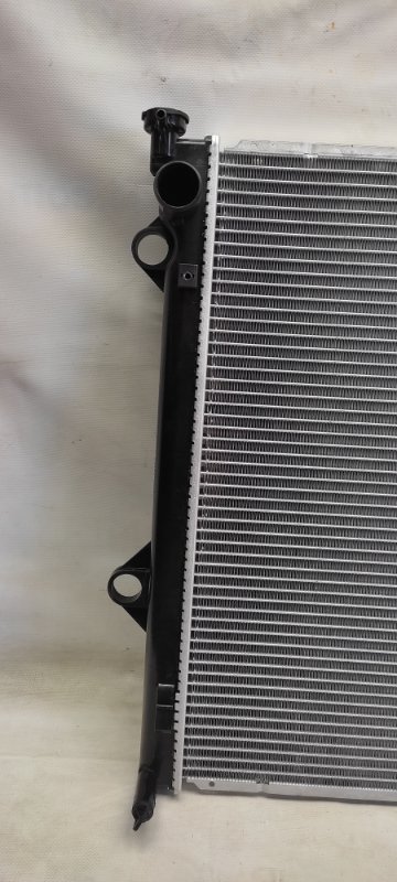 Радиатор основной 4RUNNER 02-09 UZN215 Радиатор основной 4RUNNER 02-09 UZN215