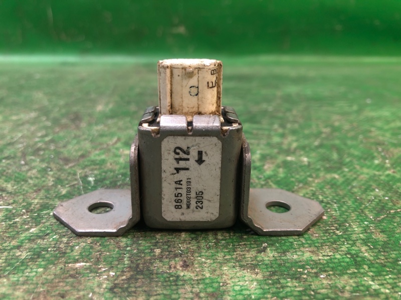 Датчик удара MITSUBISHI L200 06-14 8651A112 Б/У