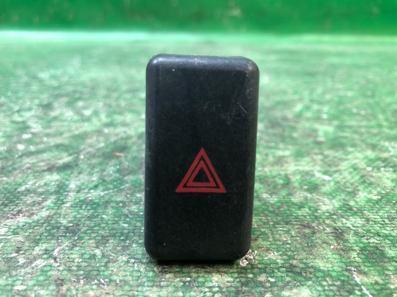 Запчасть кнопка аварийной сигнализации MAZDA 3 BK 03-08 BP4K664H0 Б/У Кнопка аварийной сигнализации MAZDA 3 BK 03-08 BP4K664H0 Б/У