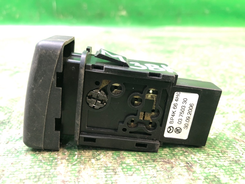 Кнопка аварийной сигнализации MAZDA 3 BK 03-08 Кнопка аварийной сигнализации MAZDA 3 BK 03-08