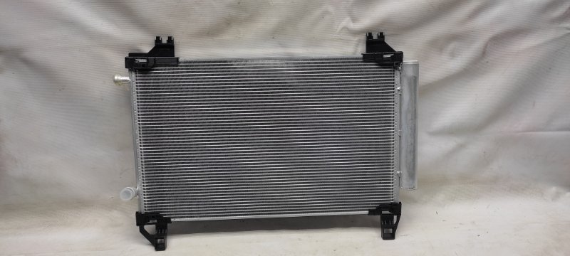 Радиатор кондиционера TOYOTA AURIS 13-18 88460-12600 новая