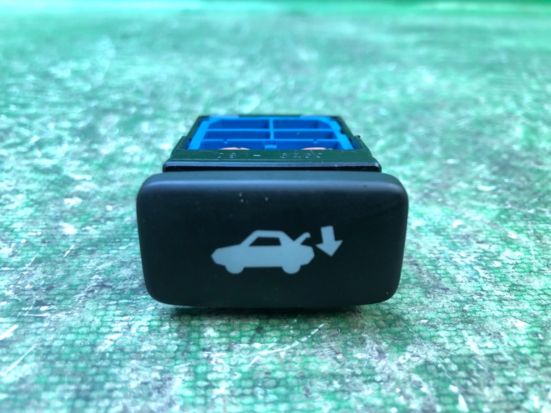 Запчасть кнопка закрывания крышки багажника LEXUS LS460 06-12 84930-50050 Б/У Кнопка закрывания крышки багажника LEXUS LS460 06-12 84930-50050 Б/У