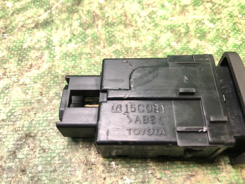 Кнопка закрывания крышки багажника LS460 06-12 Кнопка закрывания крышки багажника LS460 06-12