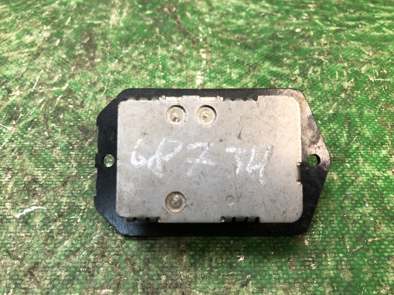 Запчасть резистор печки TOYOTA RAV4 00-05 8713842030 Б/У Резистор печки TOYOTA RAV4 00-05 8713842030 Б/У