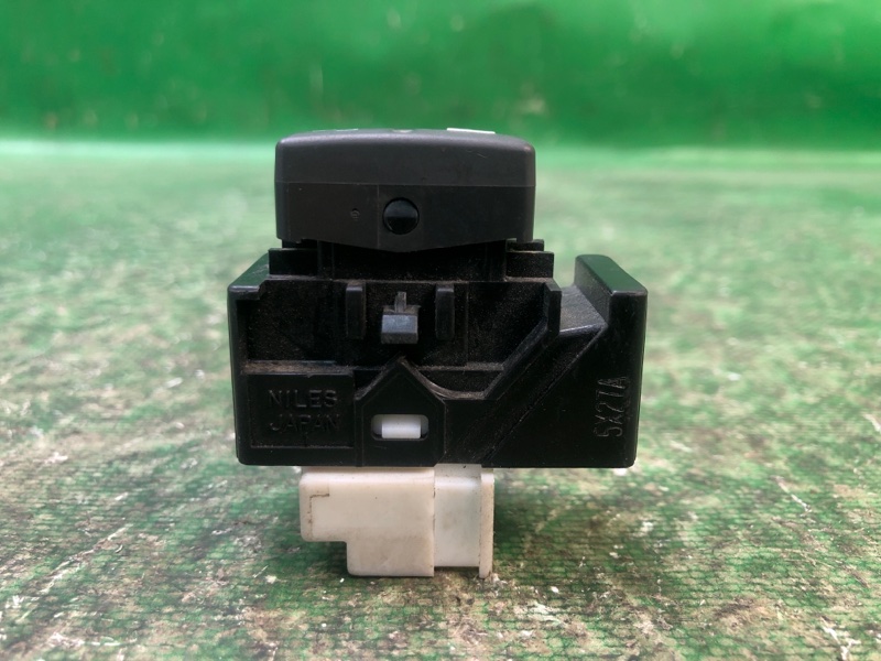 Кнопка центрального замка передняя правая SUBARU TRIBECA B10 07-13