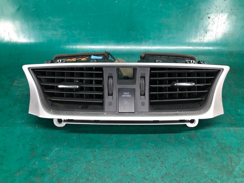 Дефлектор воздушный NISSAN SENTRA B17 12-21 2015 Седан 1.8 MRA8DE 68750-3SG1A Б/У