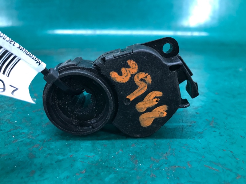 Моторчик заслонки печки NISSAN SENTRA B17 12-21 Седан 1.8 MRA8DE Моторчик заслонки печки NISSAN SENTRA B17 12-21 Седан 1.8 MRA8DE