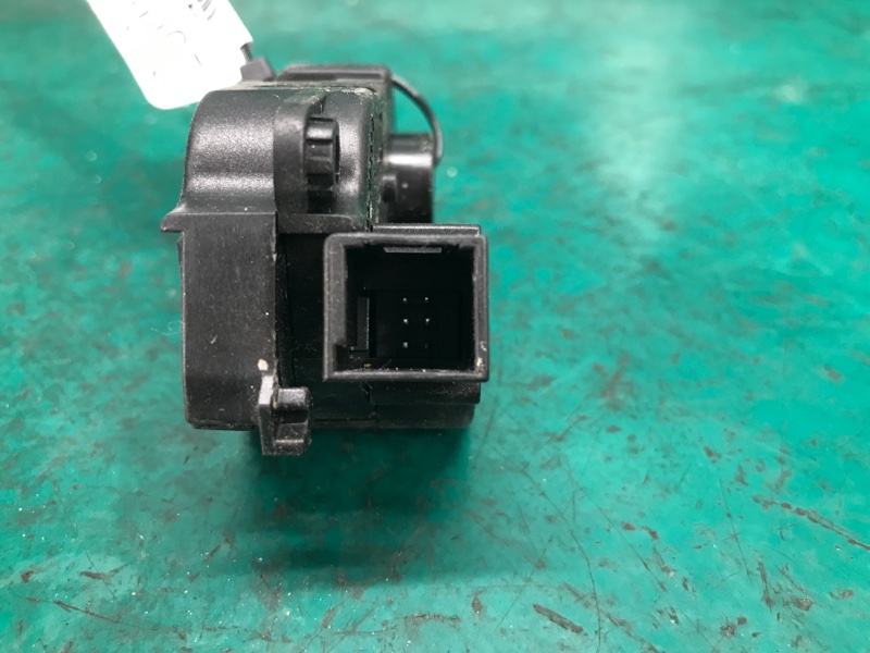 Моторчик заслонки печки SENTRA B17 12-21 2015 Седан 1.8 MRA8DE Моторчик заслонки печки SENTRA B17 12-21 2015 Седан 1.8 MRA8DE