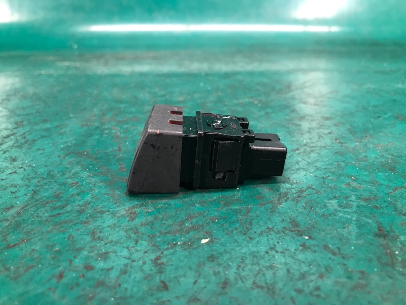 Кнопка аварийной сигнализации SENTRA B17 12-21 2015 Седан 1.8 MRA8DE