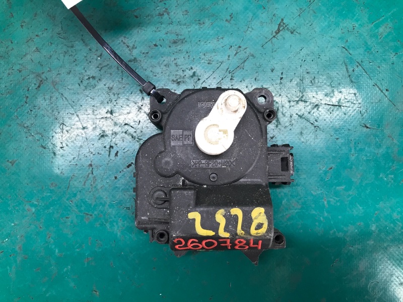 Запчасть моторчик заслонки печки TOYOTA CAMRY 30 02-06 2005 2.4 2AZFE 87106-06120 Б/У Моторчик заслонки печки TOYOTA CAMRY 30 02-06 2005 2.4 2AZFE 87106-06120 Б/У