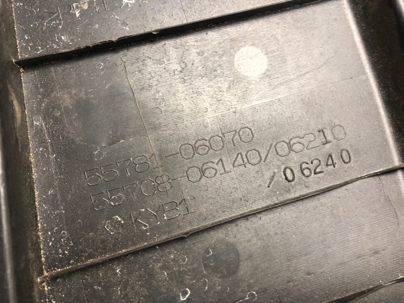 Пластик под лобовое стекло / Жабо CAMRY 55 14-17 2016 ASV50 2.5 2ARFE