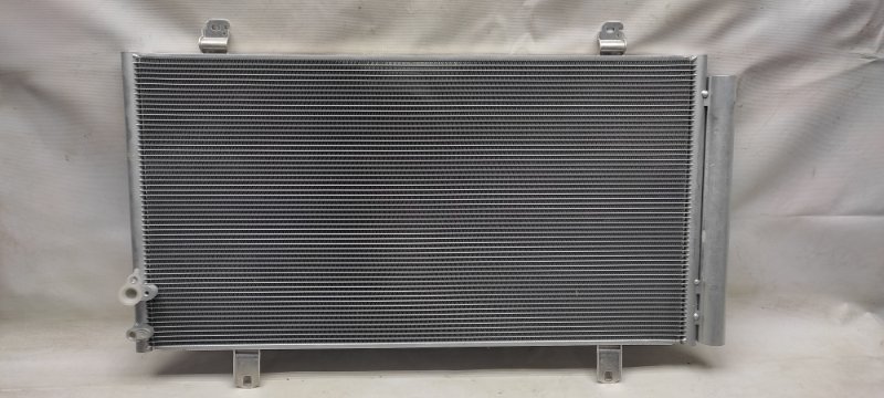 Запчасть радиатор кондиционера TOYOTA AVALON 13-18 GSX40 88460-06230 новая Радиатор кондиционера TOYOTA AVALON 13-18 GSX40 88460-06230 новая
