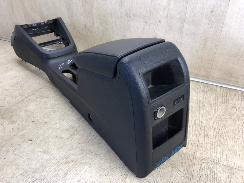 Консоль центральная JETTA USA 10-17 2013 162 2.5 CBUA