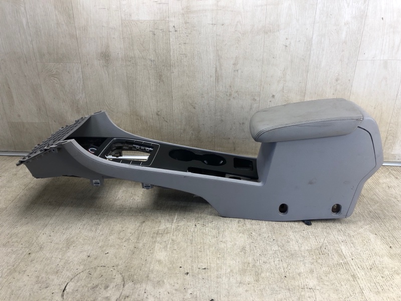 Запчасть консоль центральная VOLKSWAGEN PASSAT B7 11-15 2014 A32 1.8 CPRA 561 863 241 C Б/У Консоль центральная VOLKSWAGEN PASSAT B7 11-15 2014 A32 1.8 CPRA 561 863 241 C Б/У