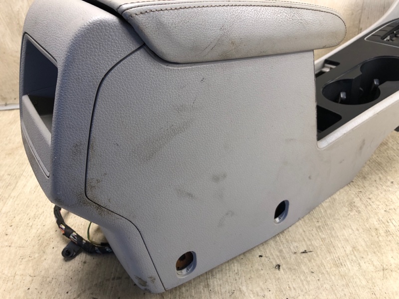 Консоль центральная PASSAT B7 11-15 2014 A32 1.8 CPRA Консоль центральная PASSAT B7 11-15 2014 A32 1.8 CPRA