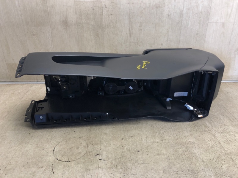 Консоль центральная PATHFINDER R52 12-21 2018 R52 3.5 VQ35DD