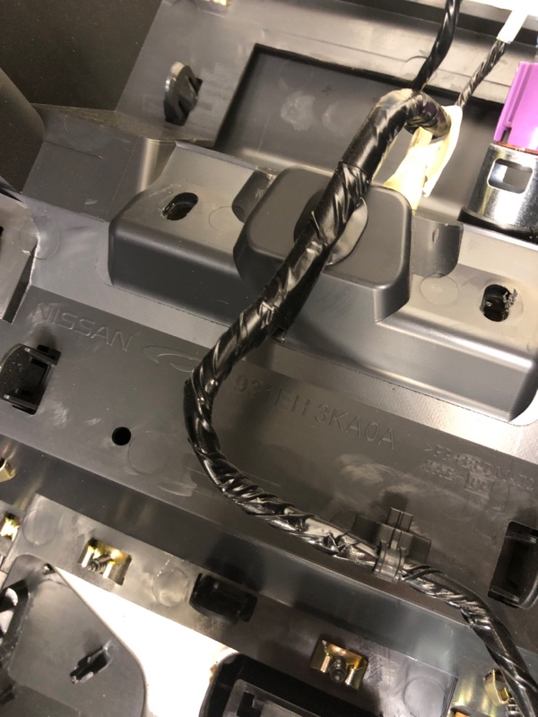 Консоль центральная PATHFINDER R52 12-21 2018 R52 3.5 VQ35DD