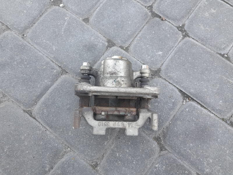 Суппорт тормозной задний правый Q50 15-20