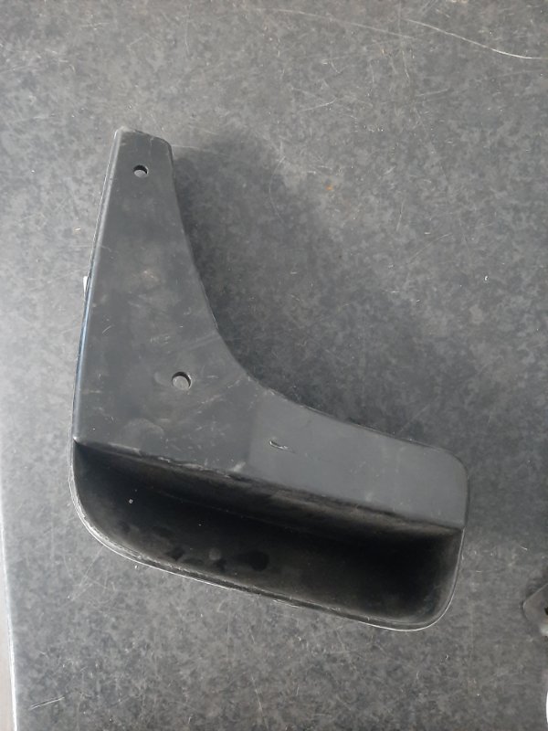 Брызговик задний правый NISSAN LEAF 10-17 93820-3NF0A новая