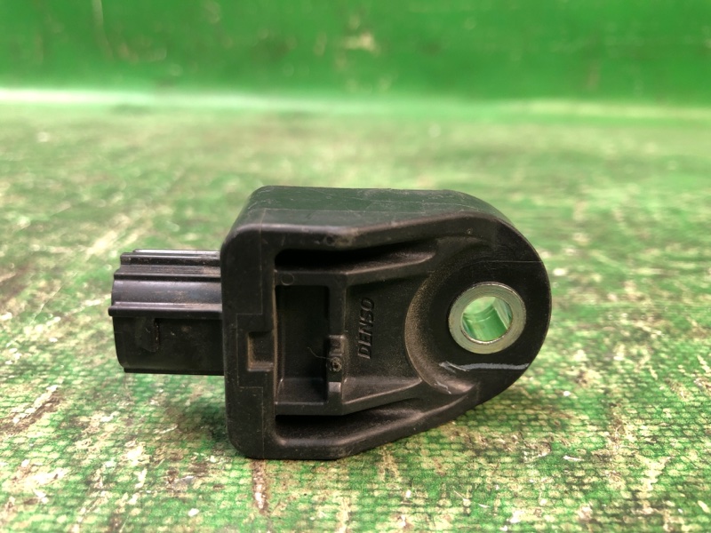 Запчасть датчик удара передний правый TOYOTA PRIUS - 30 09-17 89173-47030 Б/У Датчик удара передний правый TOYOTA PRIUS - 30 09-17 89173-47030 Б/У