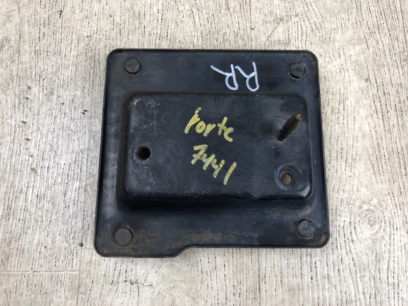 Запчасть кронштейн усилителя заднего бампера правый KIA FORTE/CERATO TD 08-13 2009 TD 2.0 G4KD 86642-1M300 Б/У Кронштейн усилителя заднего бампера правый KIA FORTE/CERATO TD 08-13 2009 TD 2.0 G4KD 86642-1M300 Б/У