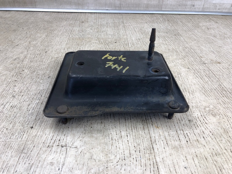 Кронштейн усилителя заднего бампера правый FORTE/CERATO TD 08-13 2009 TD 2.0 G4KD Кронштейн усилителя заднего бампера правый FORTE/CERATO TD 08-13 2009 TD 2.0 G4KD