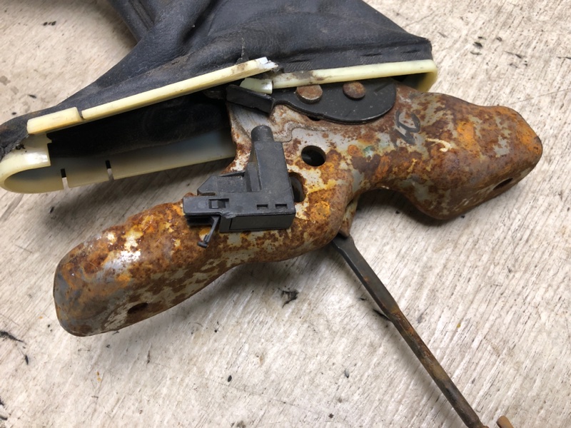 Рычаг стояночного тормоза JETTA USA 10-17 2013 162 2.5 CBUA