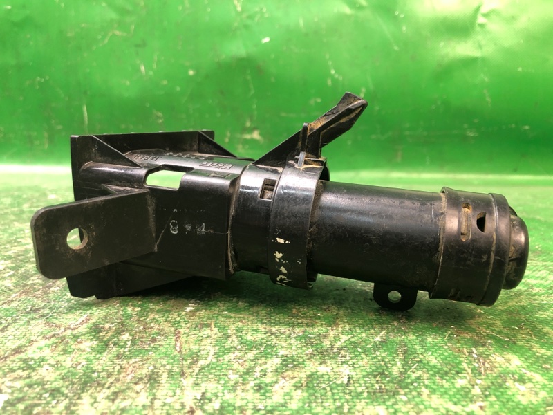 Форсунка омывателя фар правая FORESTER SG 02-07