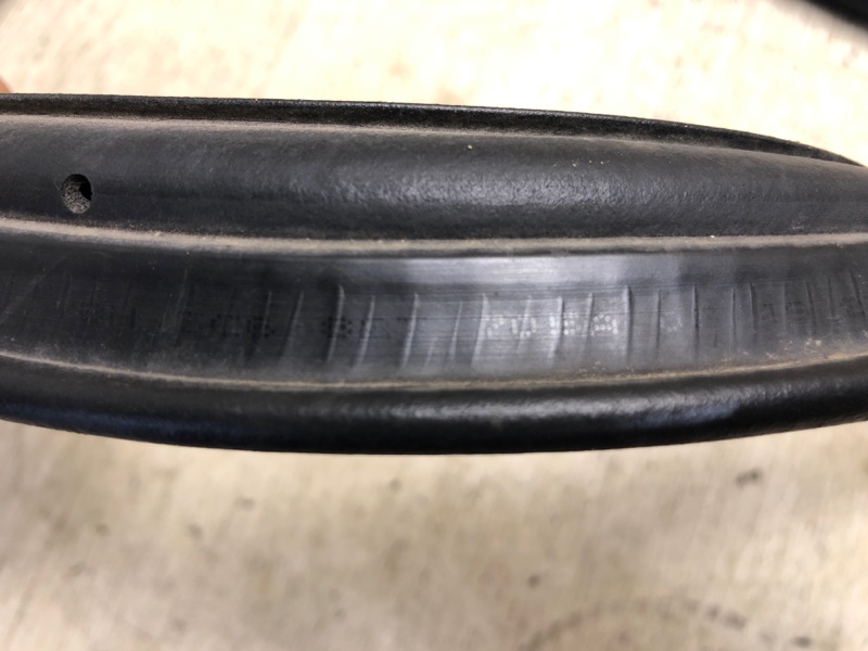 Уплотнитель крышки багажника JETTA USA 10-17 2013 162 2.5 CBUA