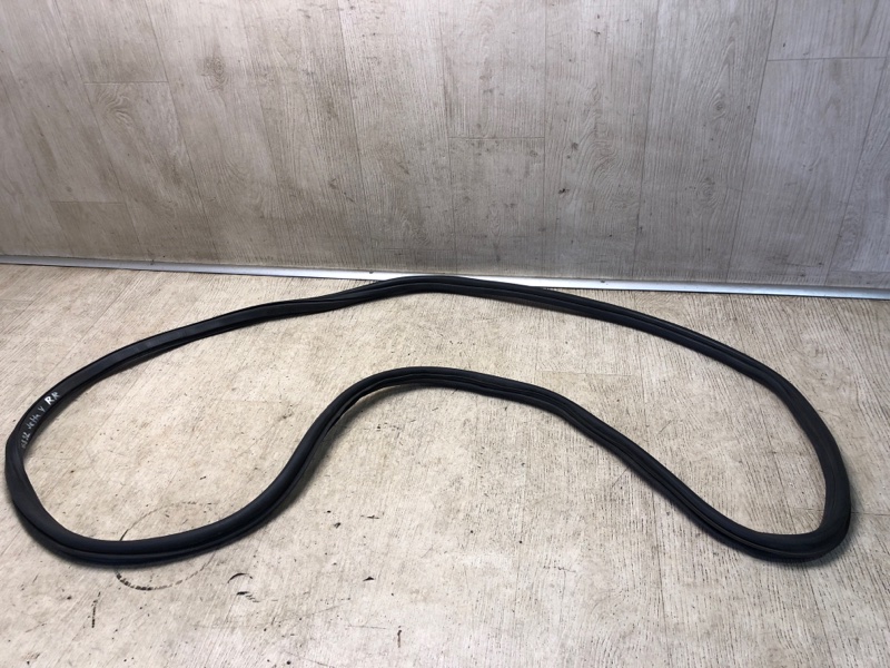 Уплотнитель двери JETTA USA 10-17 2013 162 2.5 CBUA