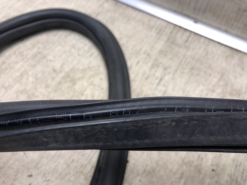 Уплотнитель двери VOLKSWAGEN JETTA USA 10-17 162 2.5 CBUA