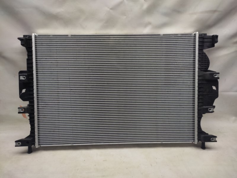 Запчасть радиатор основной FORD FUSION 14- DG9Z-8005-C новая Радиатор основной FORD FUSION 14- DG9Z-8005-C новая