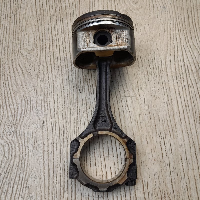 Поршень правый TOYOTA CAMRY 30 02-06 3.0 1MZ-FE Поршень правый TOYOTA CAMRY 30 02-06 3.0 1MZ-FE