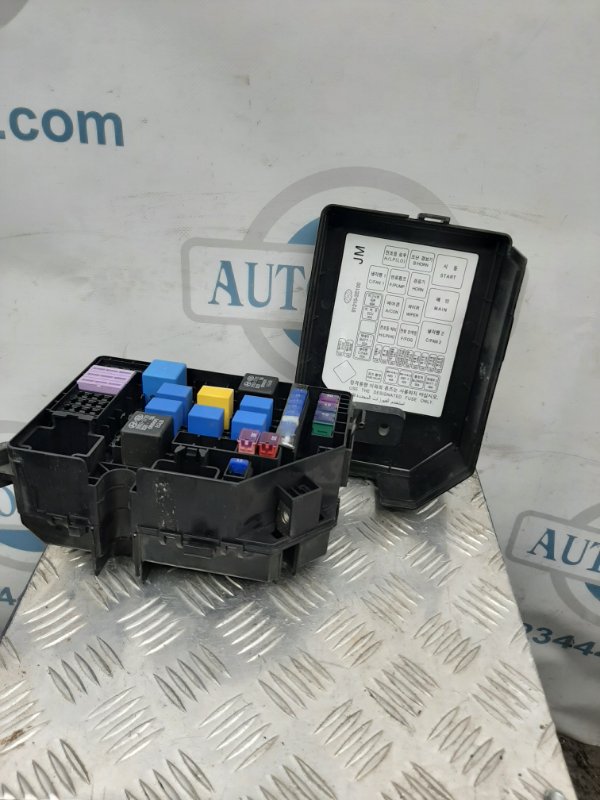 Блок предохранителей моторный отсек TUCSON 04-10