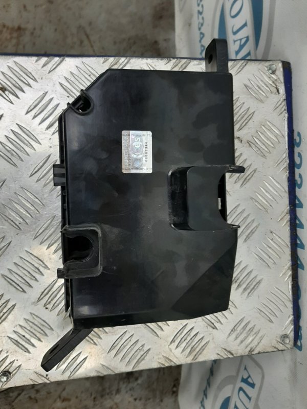 Блок предохранителей моторный отсек TUCSON 04-10