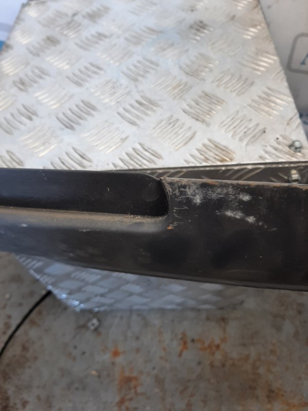 Накладка бампера передняя левая AVENSIS 03-08