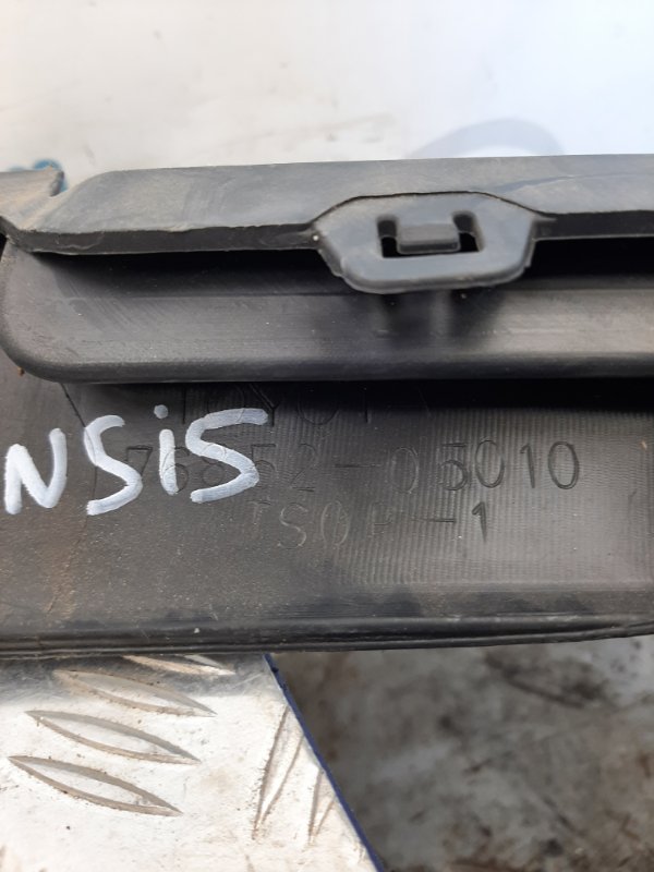 Накладка бампера передняя левая TOYOTA AVENSIS 03-08