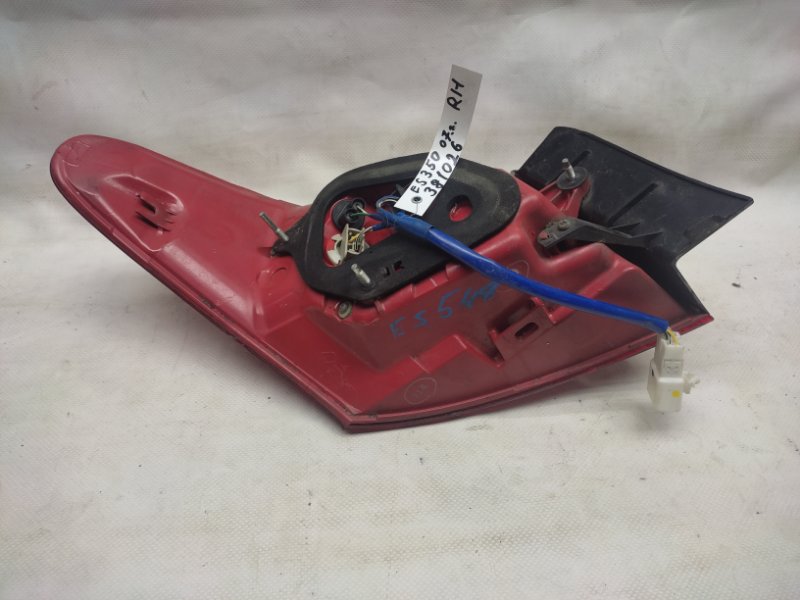 Фонарь наружный задний правый ES350 06-12