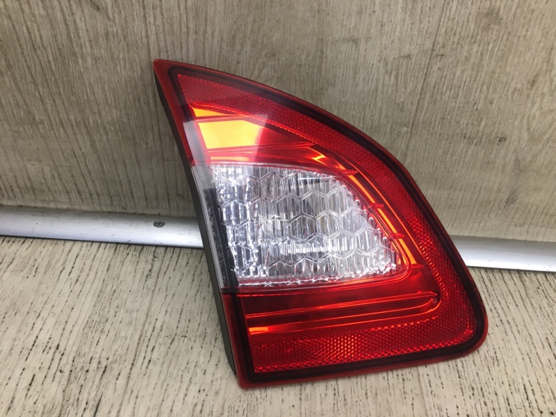 Фонарь внутренний задний левый FORD FIESTA 08-17 2012 1.6 C16HDEX BE8Z-15501-A Б/У