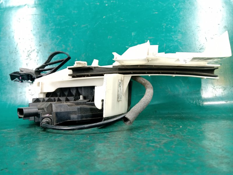 Замок двери передний правый FOCUS 10-18